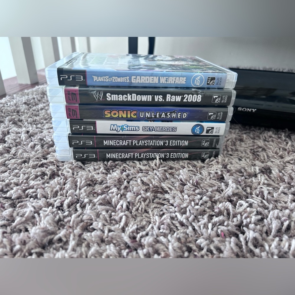 Sony PlayStation 3 PS3 with 6 games & 3 controllers - Picture 2 of 6